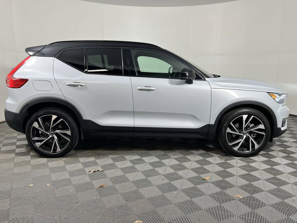 Used 2021 Volvo XC40 T5 R-Design w/ Advanced Package image 9