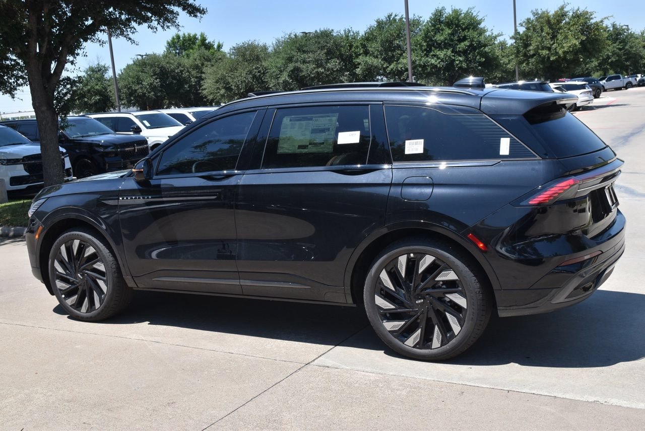 New 2026 Lincoln Nautilus Reserve AWD/4WD image 17
