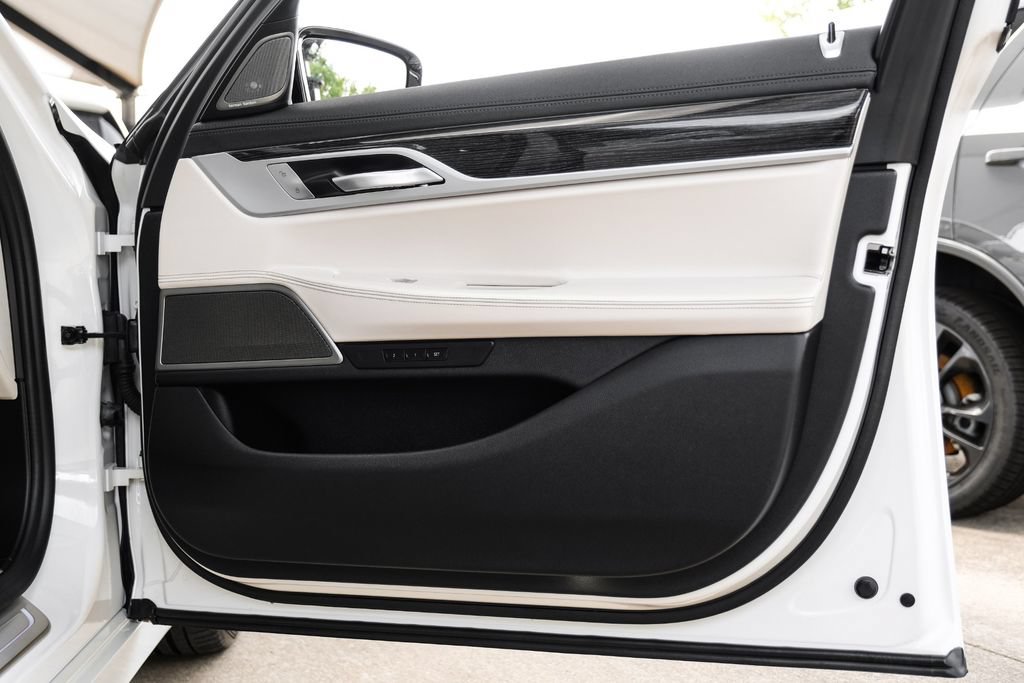 Used 2020 BMW 740i w/ Premium Package RWD image 59