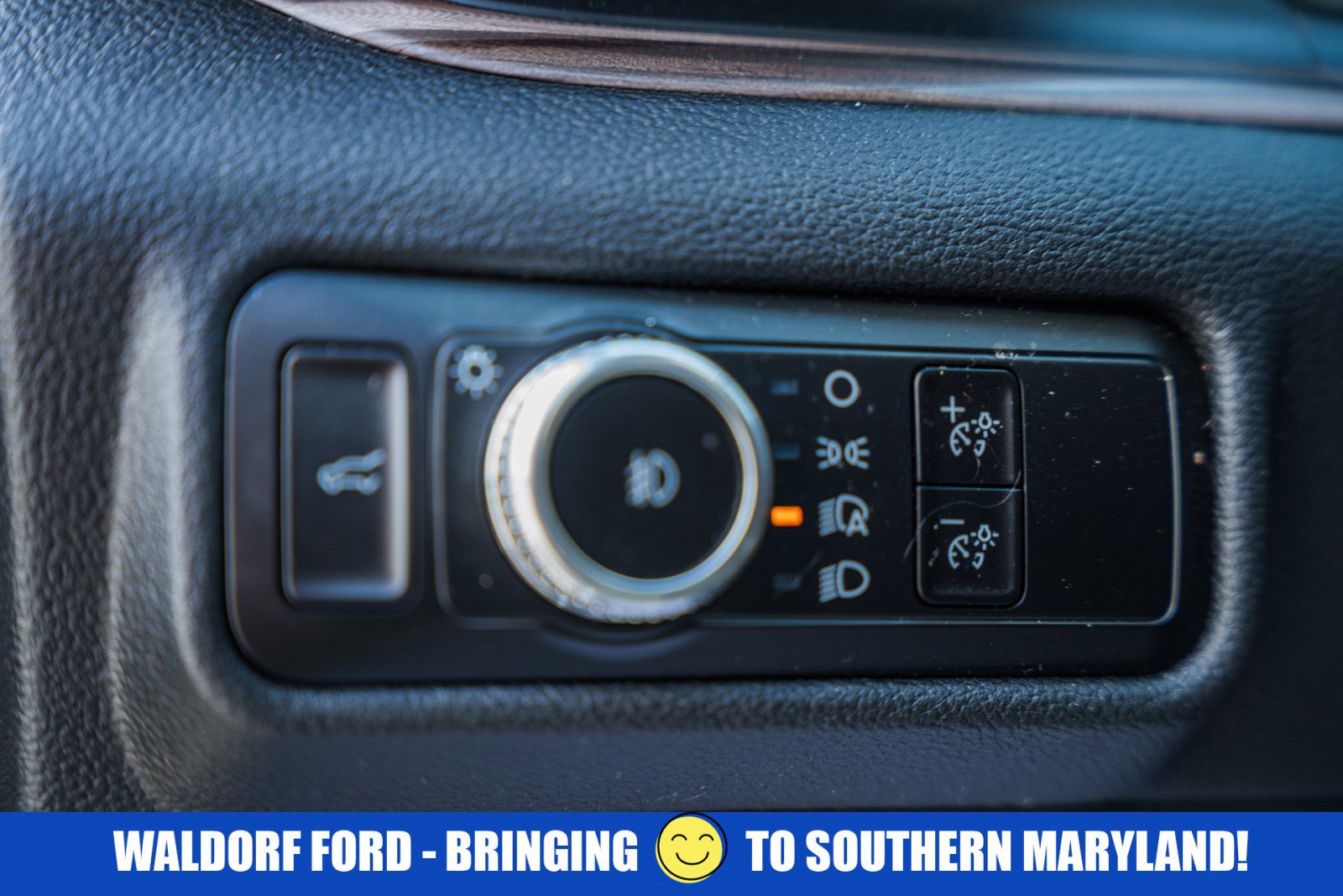 Used 2023 Ford Explorer Limited w/ Limited Technology Package AWD/4WD image 46