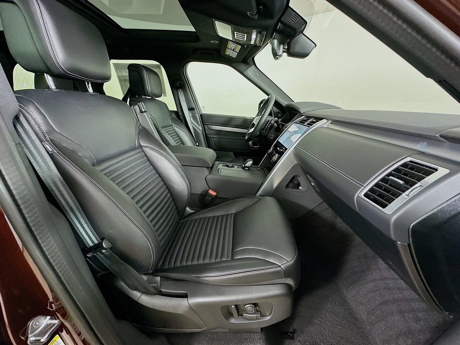 New 2026 Land Rover Discovery Limited Edition AWD/4WD image 47