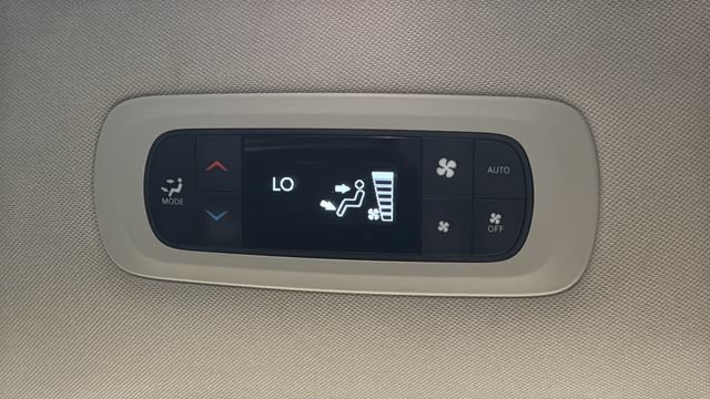 Used 2023 Chrysler Pacifica Touring-L FWD image 32