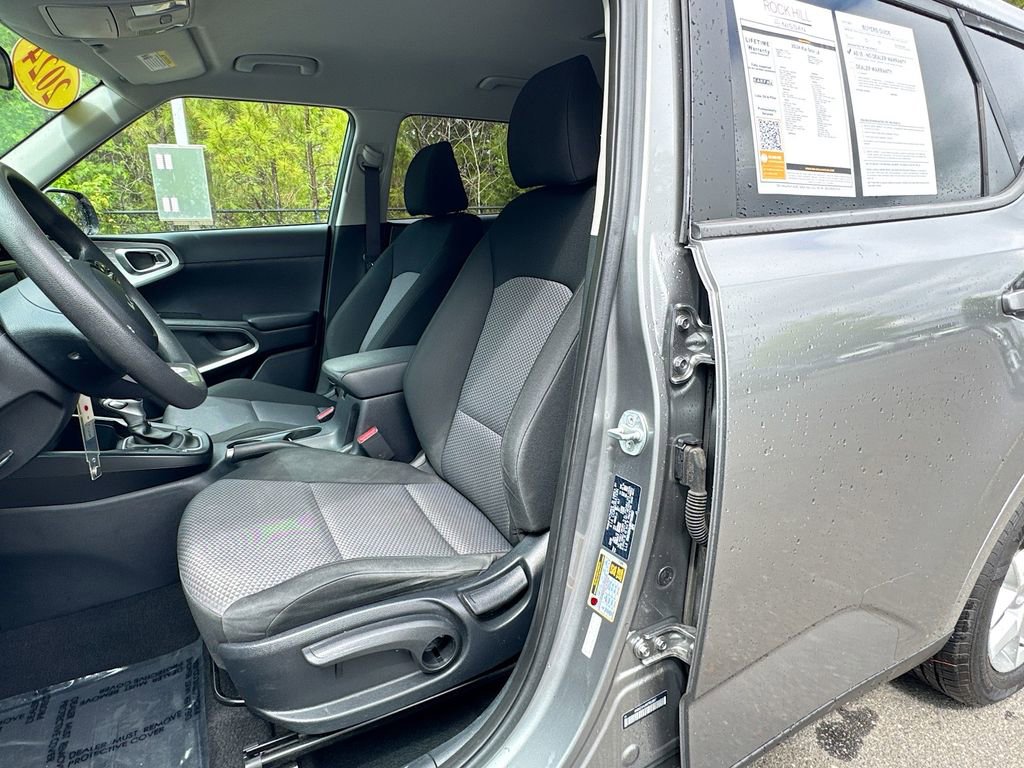Used 2024 Kia Soul LX w/ Option Group 015 FWD image 19