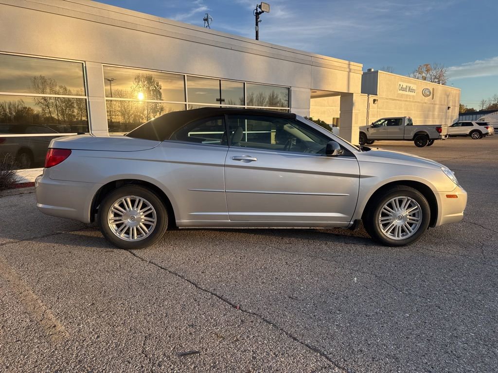 Used 2008 Chrysler Sebring LX image 2