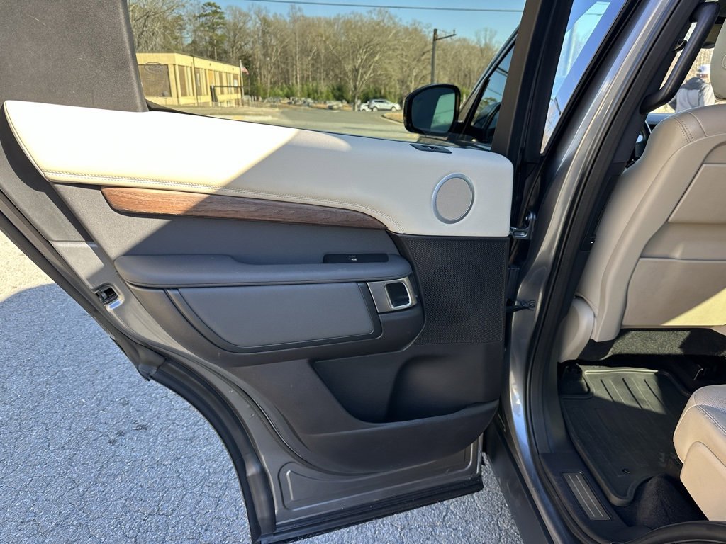 Used 2019 Land Rover Discovery HSE image 21
