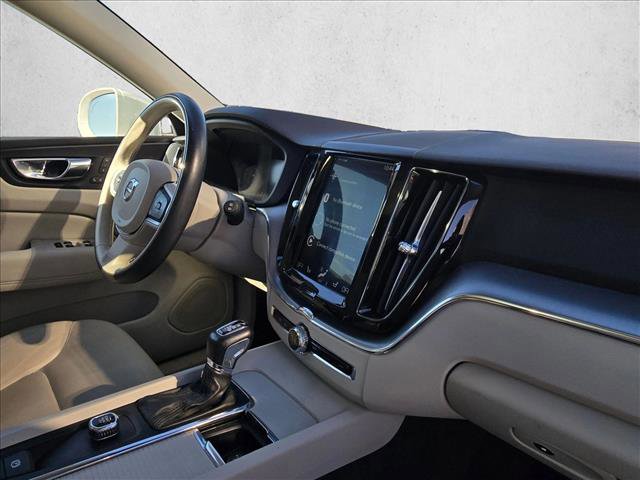 Used 2018 Volvo XC60 T5 Momentum w/ Vision Package image 21