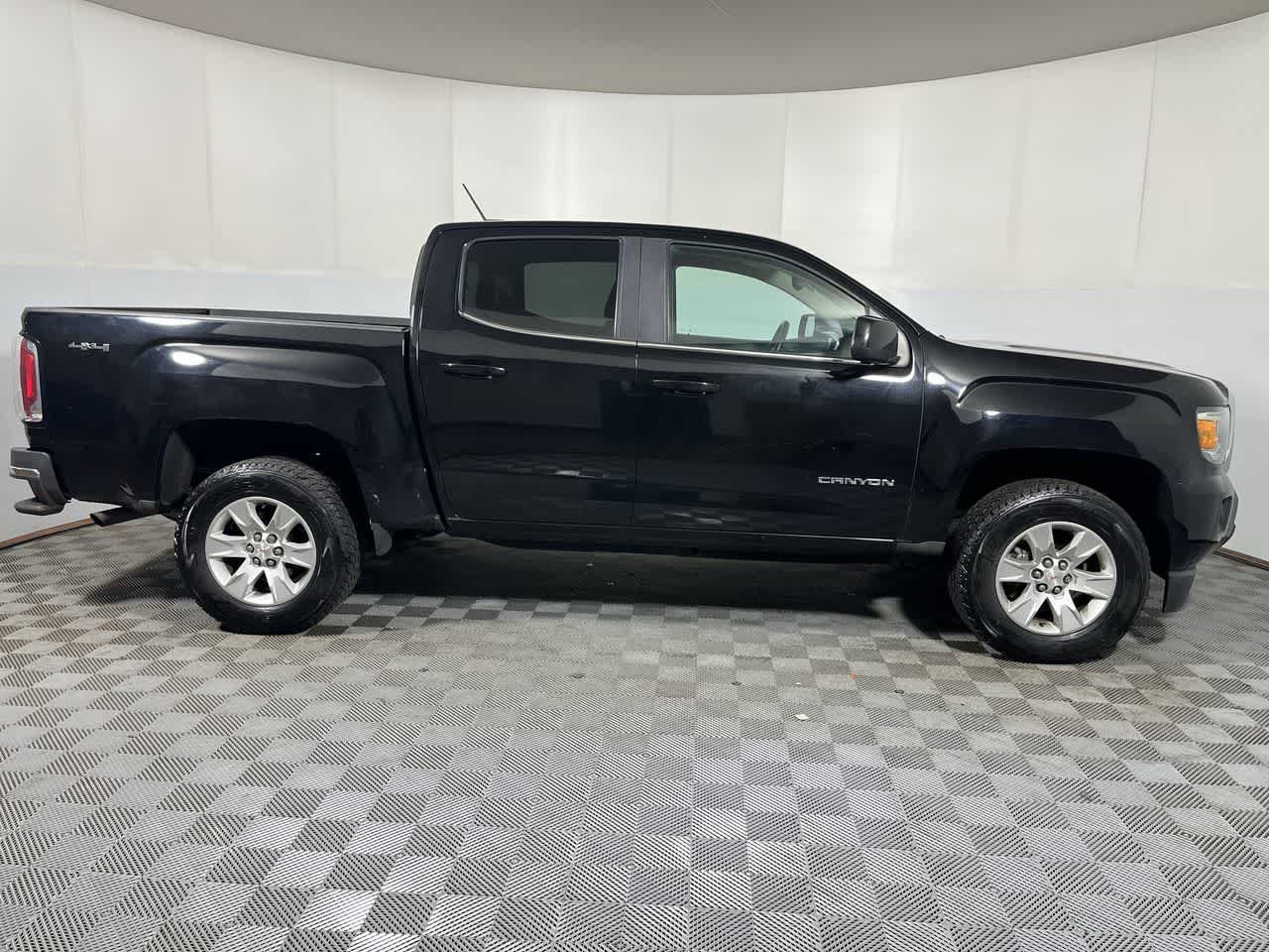 Used 2016 GMC Canyon SLE w/ SLE Convenience Package AWD/4WD image 9