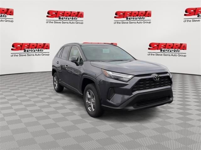 Used 2025 Toyota RAV4 XLE AWD/4WD image 3