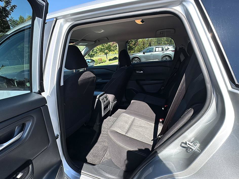 Certified 2025 Nissan Rogue SV AWD/4WD image 17