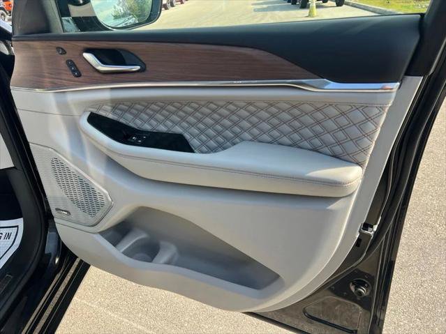 Certified 2021 Jeep Grand Cherokee L Summit w/ Advanced Protech Group IV AWD/4WD image 47