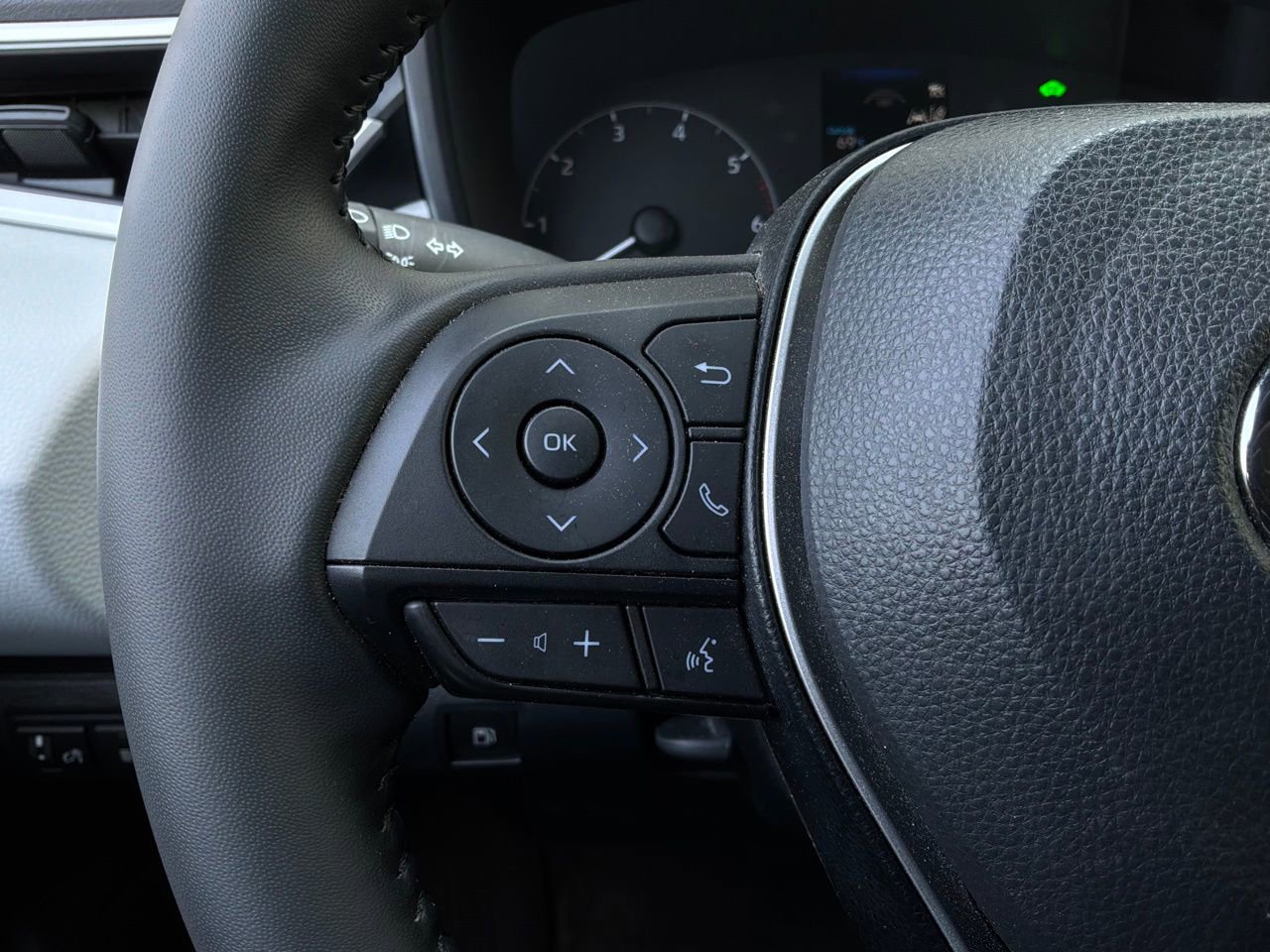 Used 2024 Toyota Corolla SE w/ SE Package image 35