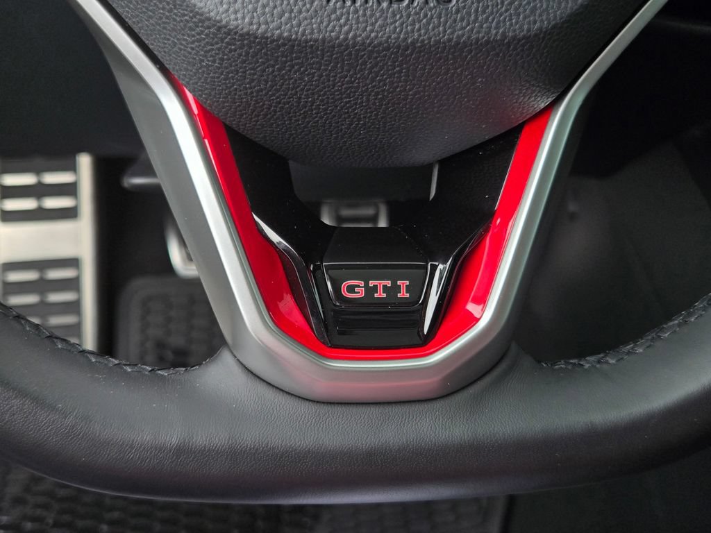 Used 2022 Volkswagen GTI SE FWD image 32
