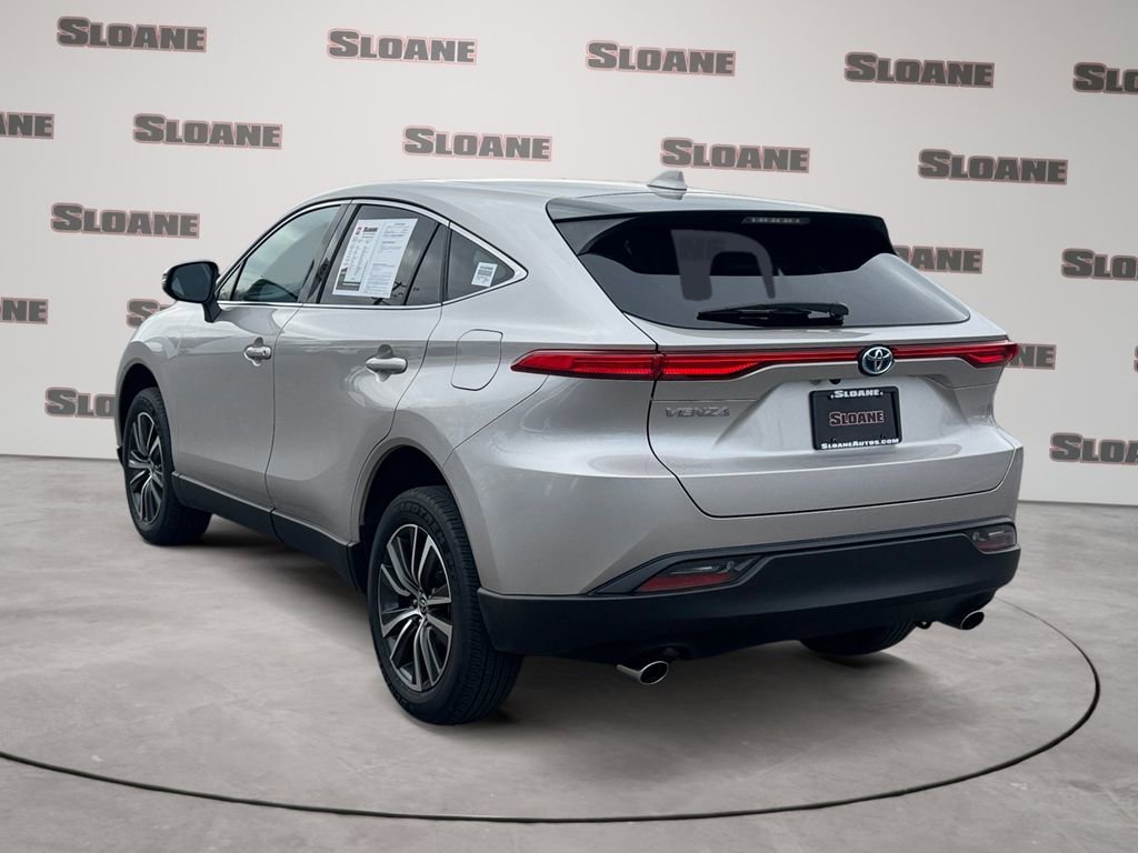 Used 2024 Toyota Venza LE image 3