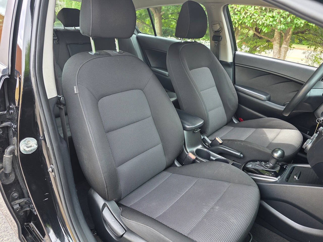 Used 2017 Kia Forte LX FWD image 28