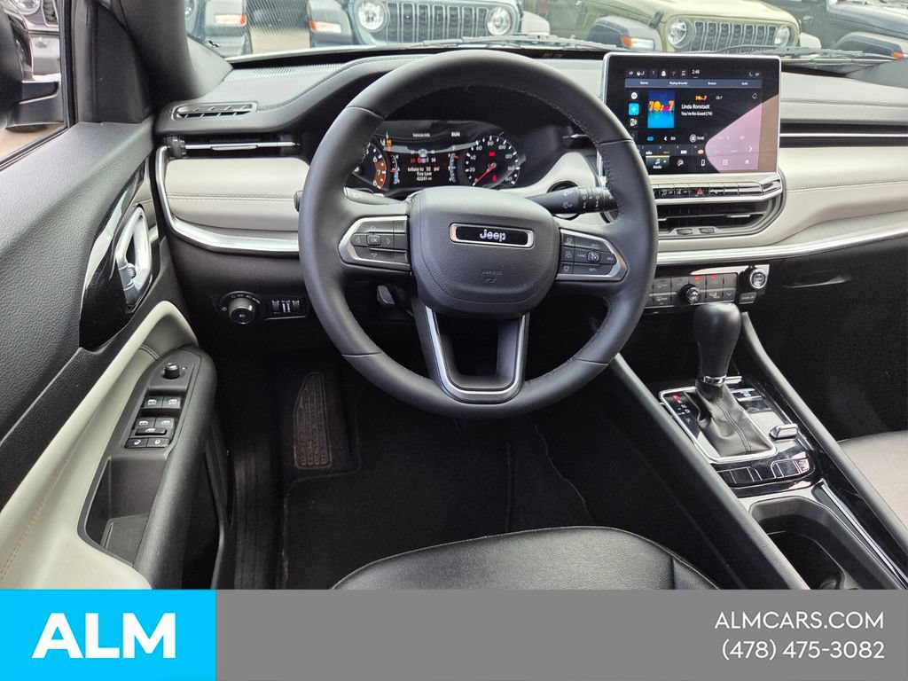 Used 2025 Jeep Compass Limited AWD/4WD image 9