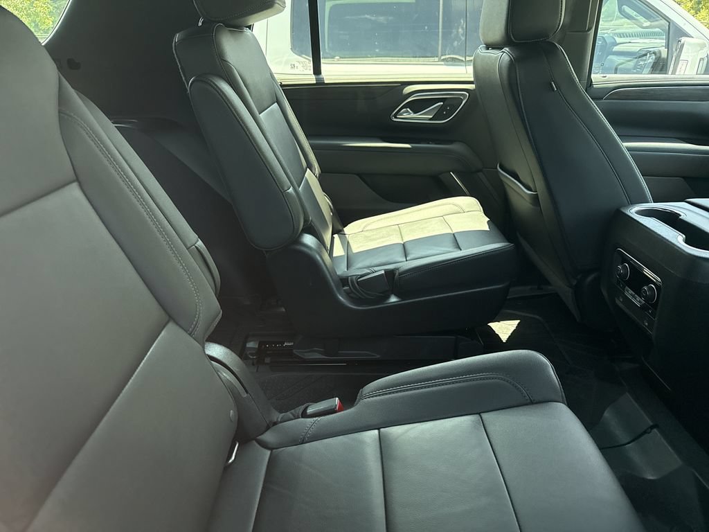 Used 2022 Chevrolet Tahoe Z71 w/ Luxury Package AWD/4WD image 19
