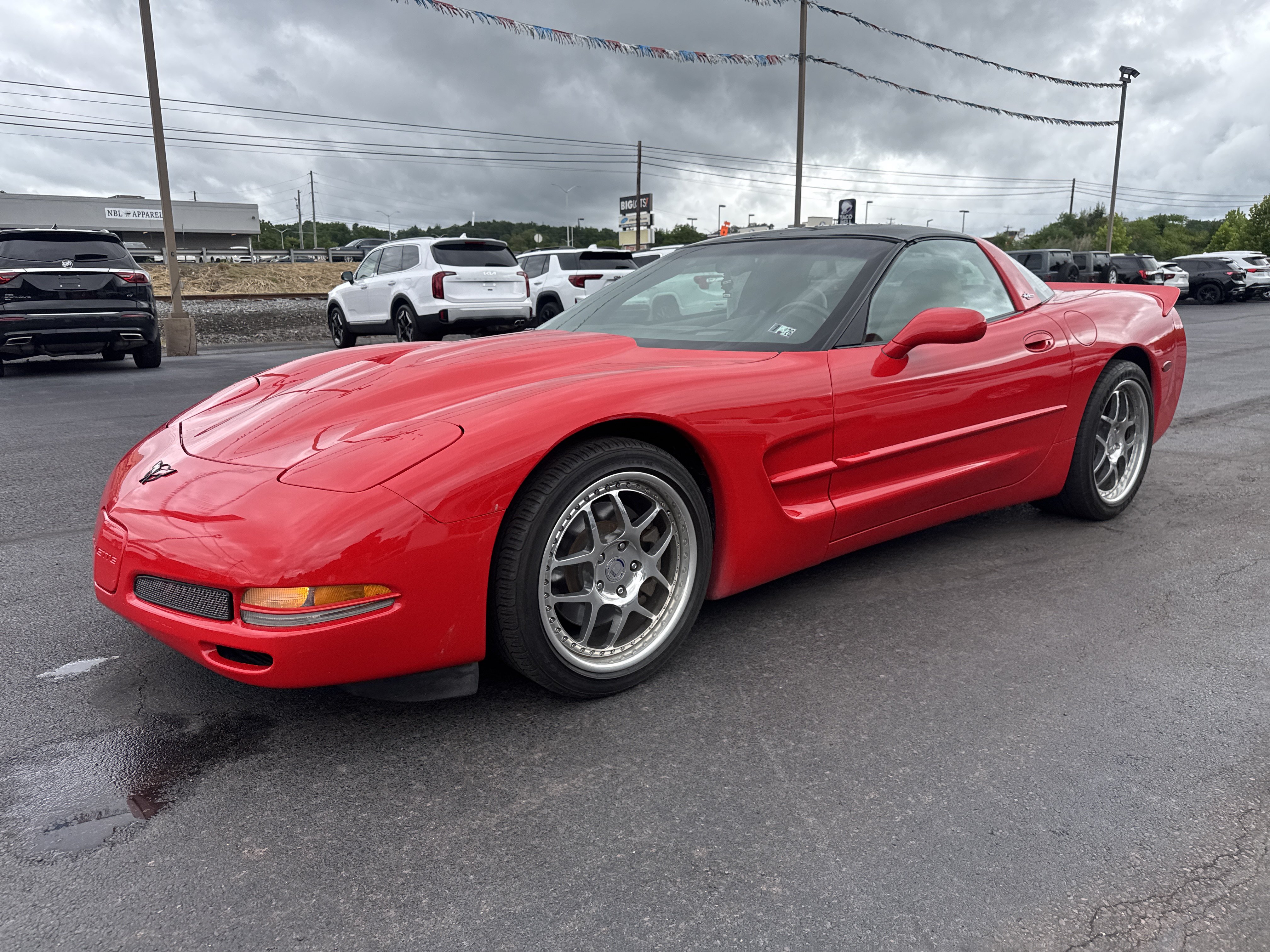 Used 2002 Chevrolet Corvette Coupe w/ Preferred Equipment Group2 RWD image 8