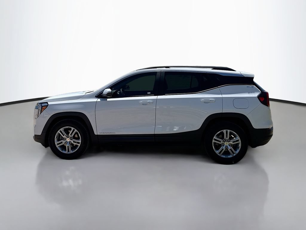 Used 2023 GMC Terrain SLE w/ Driver Convenience Package FWD image 4