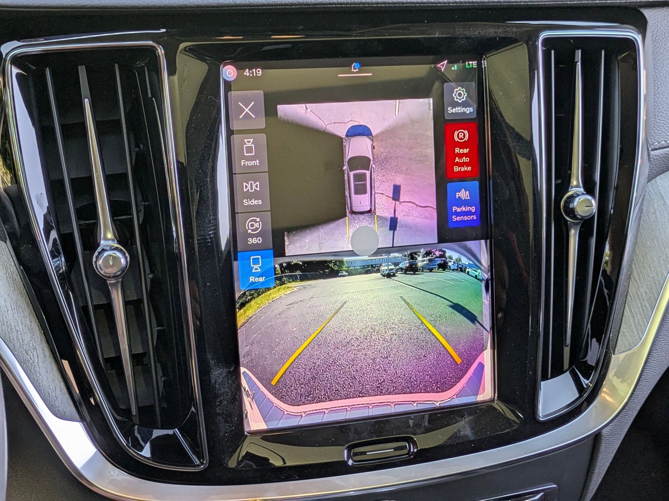 New 2026 Volvo V60 B5 Cross Country Ultra w/ Protection Package Premier image 18