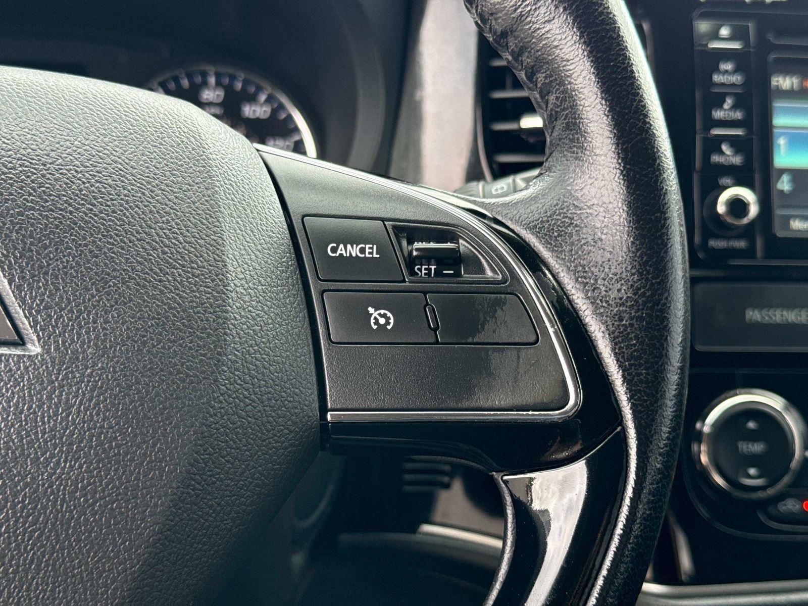 Used 2016 Mitsubishi Outlander SEL FWD image 27