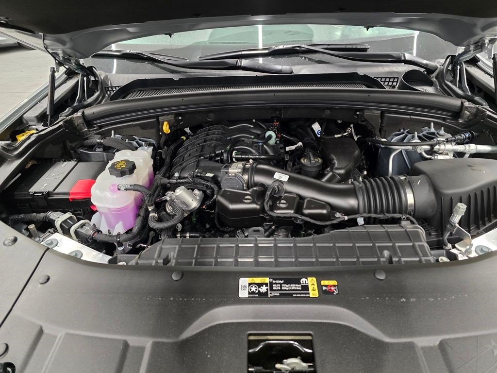 New 2025 Jeep Grand Cherokee Laredo w/ Luxury Tech Group I RWD image 11