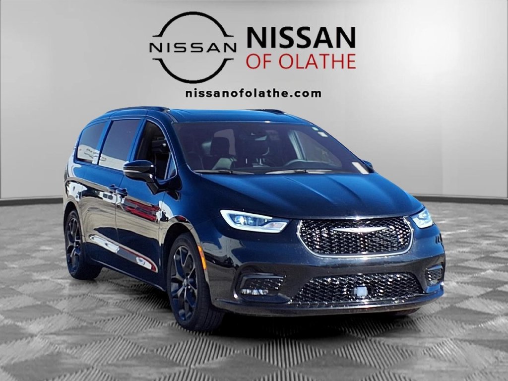 Used 2025 Chrysler Pacifica Limited FWD image 30