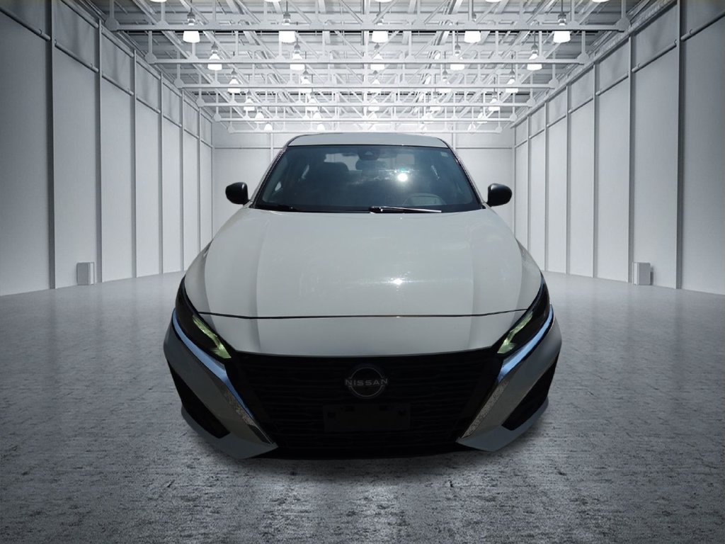 Used 2025 Nissan Altima 2.5 SV FWD image 2