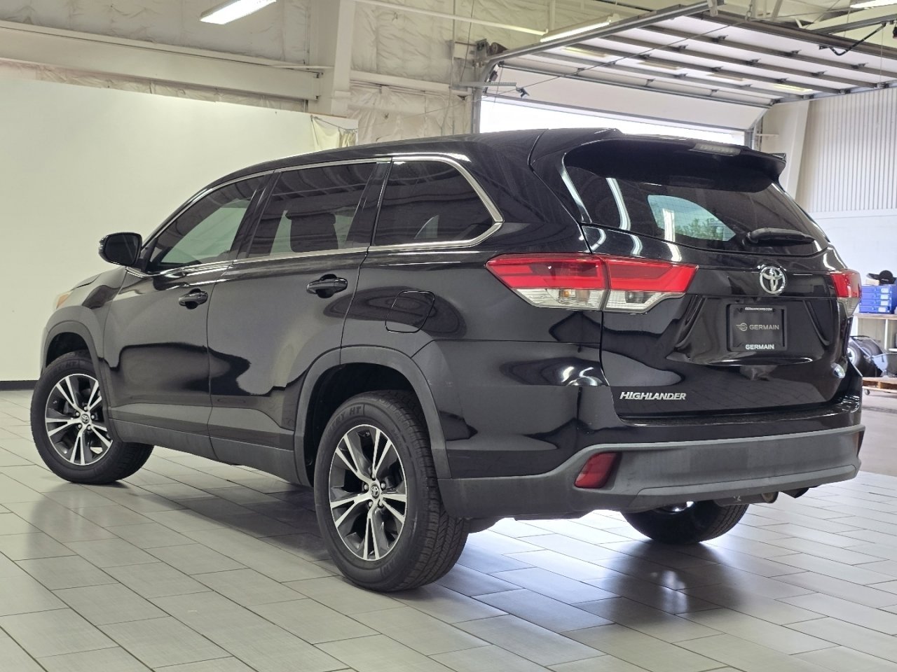 Certified 2019 Toyota Highlander LE FWD image 11