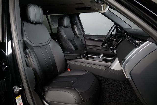 New 2025 Land Rover Range Rover SE image 3