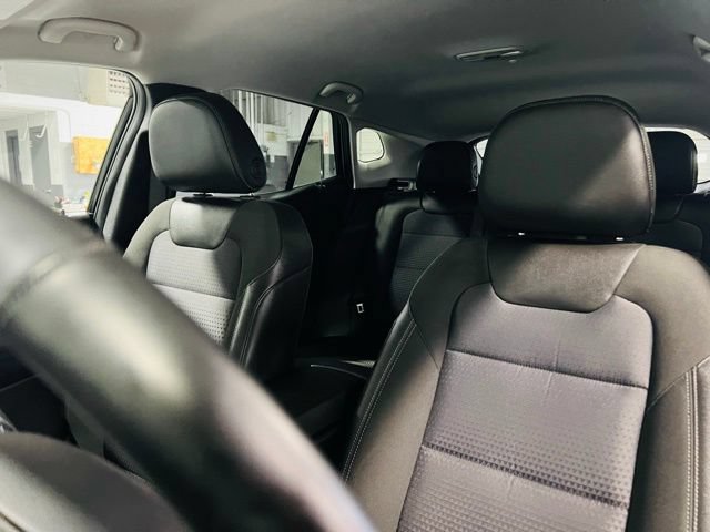 Used 2025 Chevrolet Trax LT w/ LT Convenience Package FWD image 3