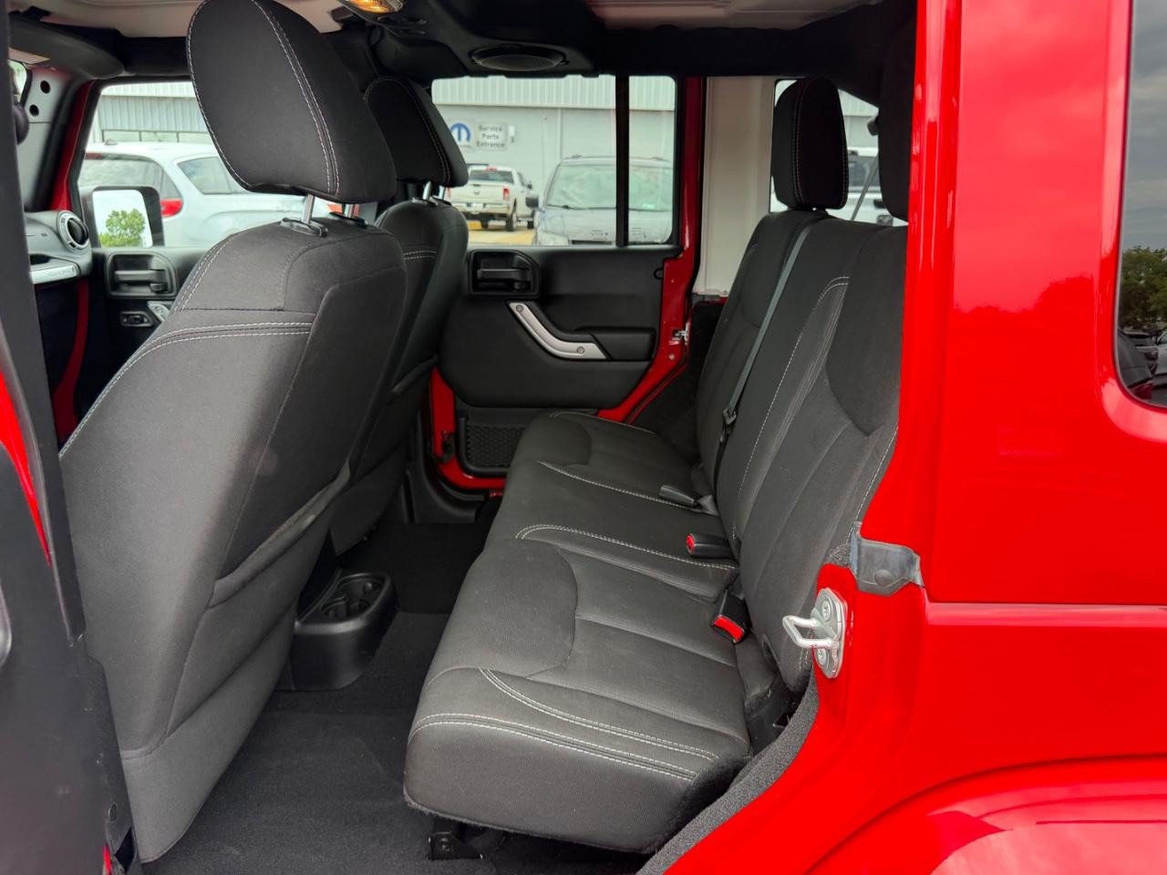 Used 2014 Jeep Wrangler Unlimited Sahara w/ Connectivity Group AWD/4WD image 9