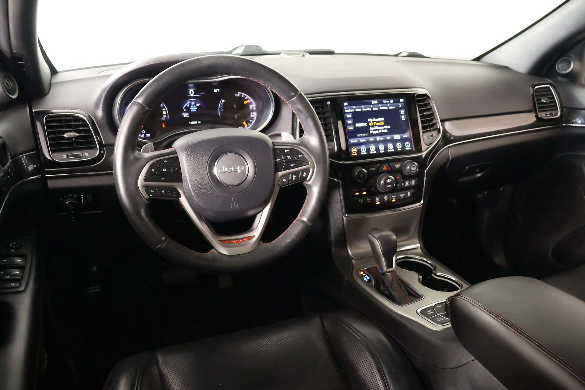 Used 2019 Jeep Grand Cherokee Trailhawk w/ Trailhawk Luxury Group AWD/4WD image 2