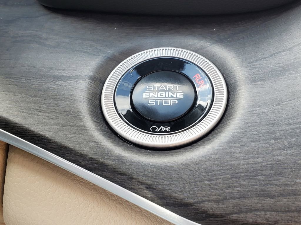 Used 2024 Jeep Grand Cherokee Limited image 23