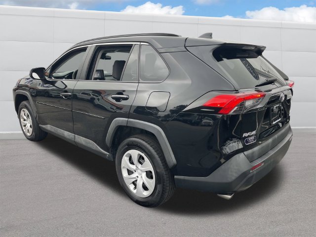 Used 2021 Toyota RAV4 LE AWD/4WD image 3