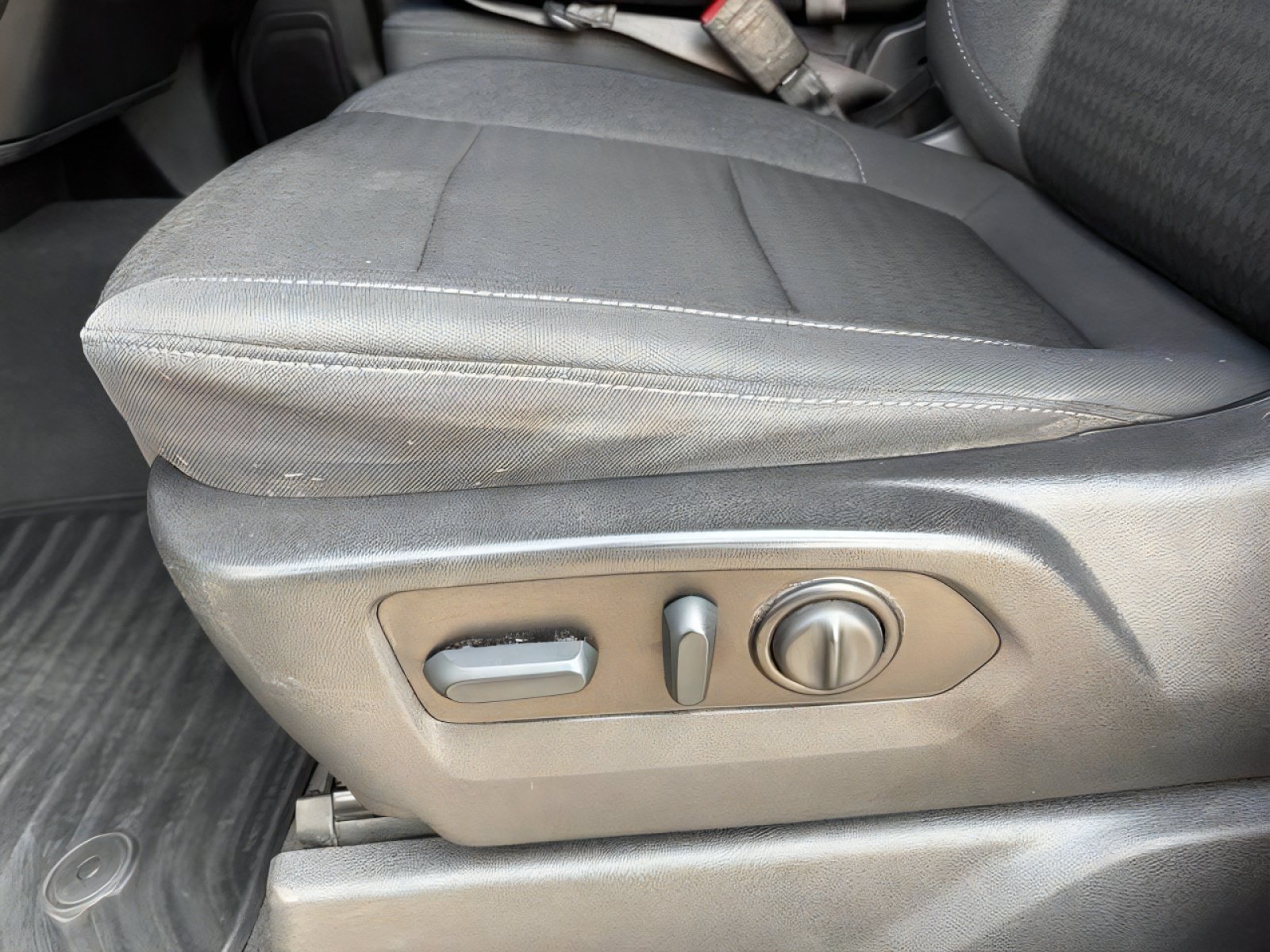 Used 2022 Chevrolet Silverado 1500 Custom RWD image 12