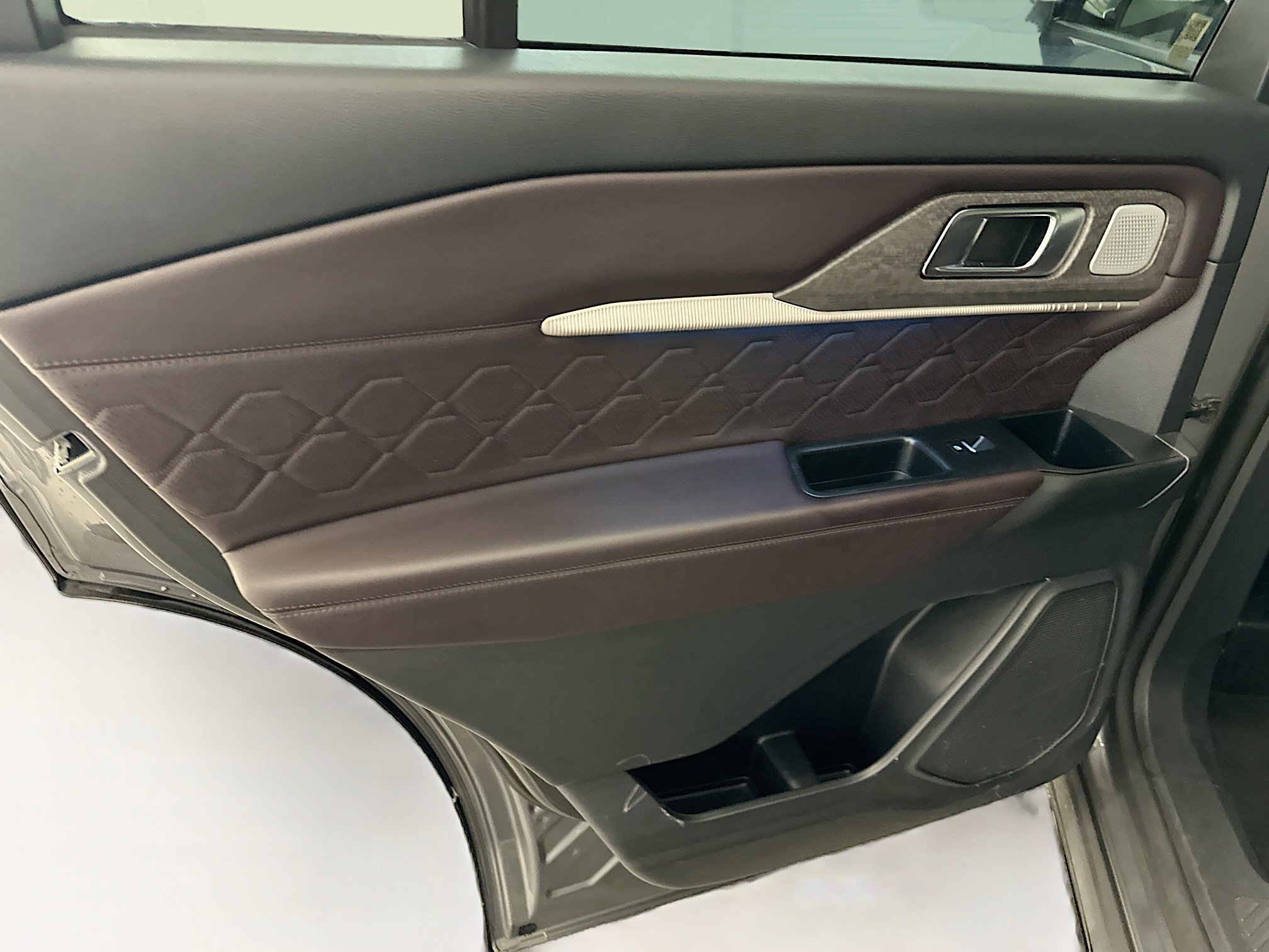 Used 2025 Ford Explorer Platinum w/ LUX Leather Package image 28