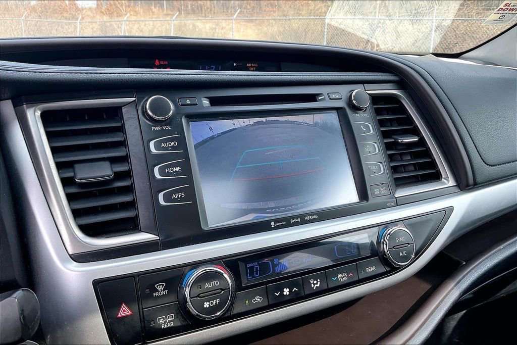 Used 2019 Toyota Highlander XLE AWD/4WD image 17