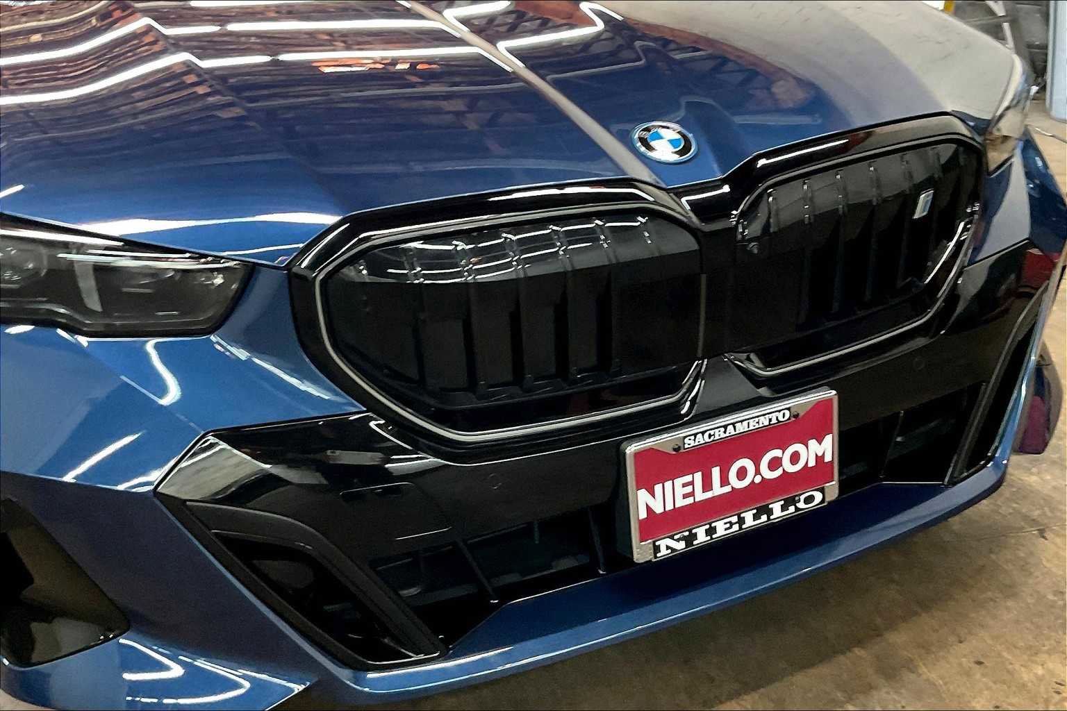 Used 2025 BMW i5 xDrive40 w/ Executive Package image 33