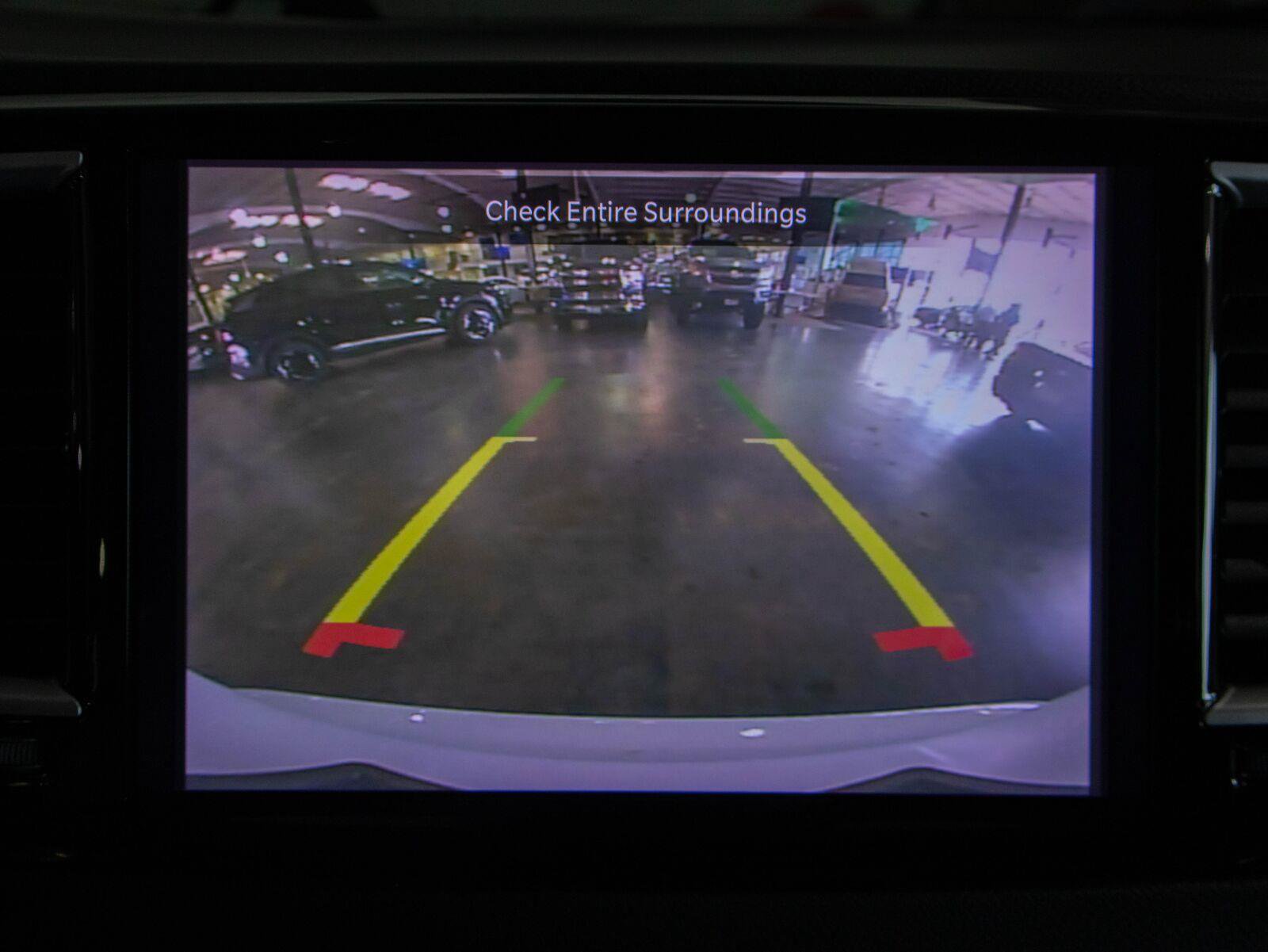 Used 2022 Chrysler Pacifica Touring-L FWD image 6