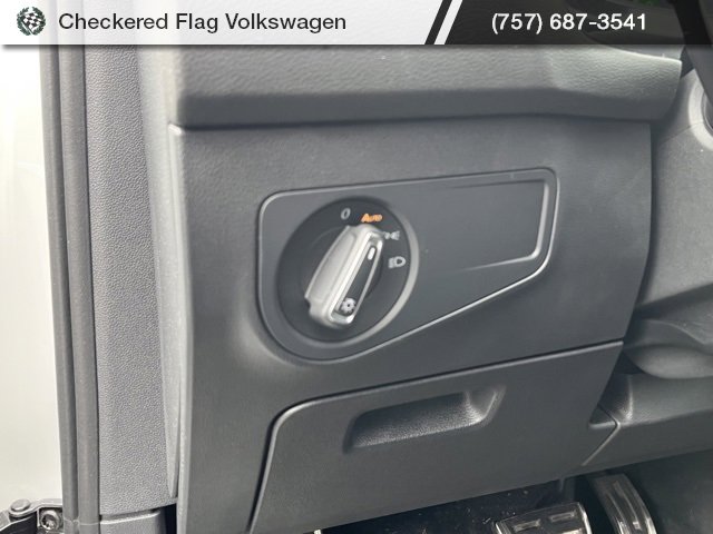 Used 2022 Volkswagen Tiguan SE R-Line image 16