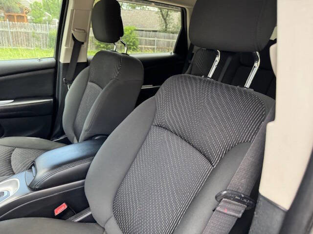 Used 2012 Dodge Journey SXT w/ Popular Equipment Group FWD image 31