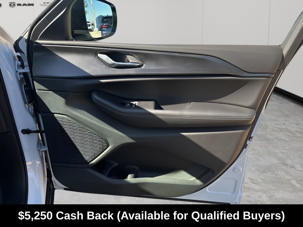 New 2025 Jeep Grand Cherokee Altitude RWD image 15