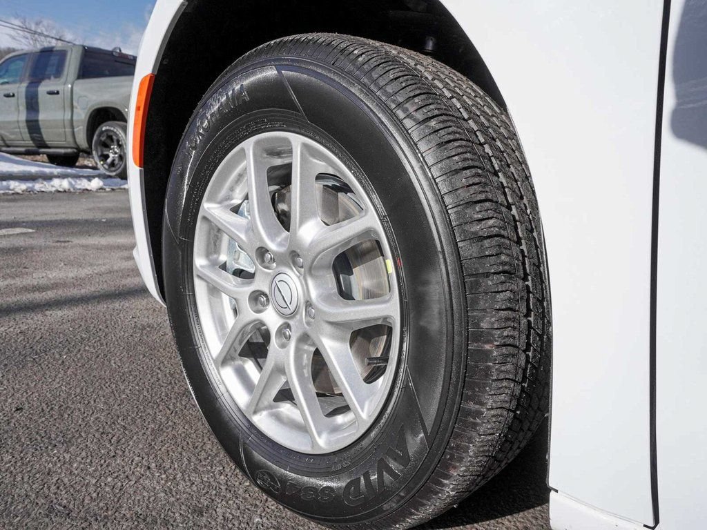 New 2026 Chrysler Pacifica Select FWD image 9