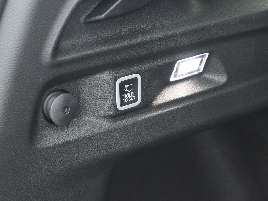 New 2025 Jeep Grand Cherokee L Laredo w/ Luxury Tech Group I image 24