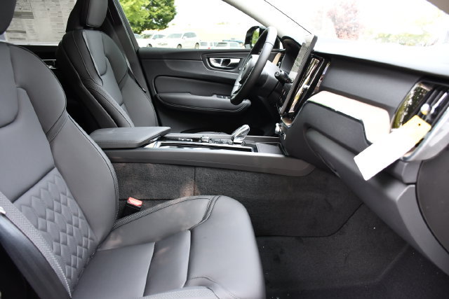 New 2026 Volvo XC60 T8 Plus w/ Climate Package PRO AWD/4WD image 28