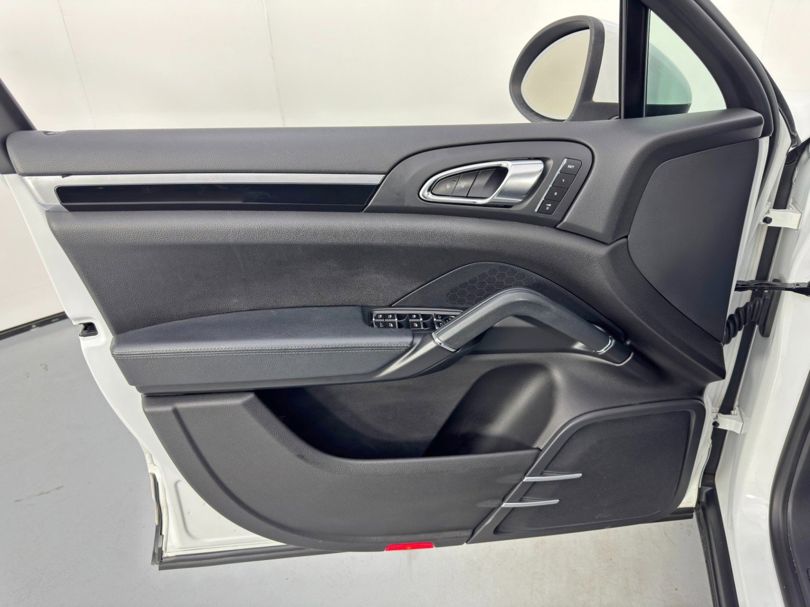 Used 2014 Porsche Cayenne AWD/4WD image 38