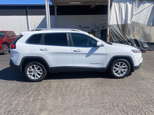 Used 2017 Jeep Cherokee Latitude w/ Comfort/Convenience Group FWD image 4
