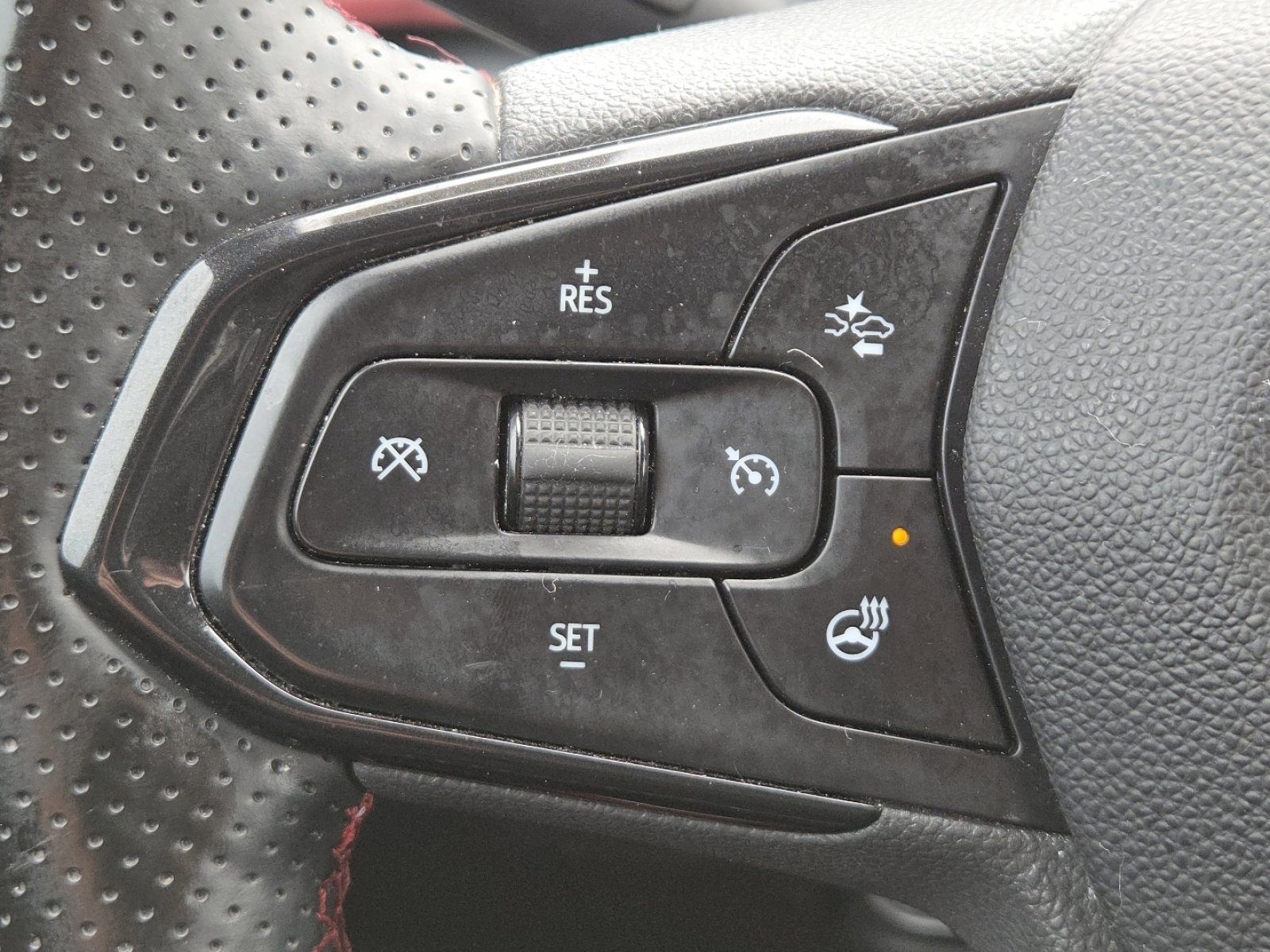 Used 2024 Chevrolet Trax RS w/ Driver Confidence Package FWD image 6