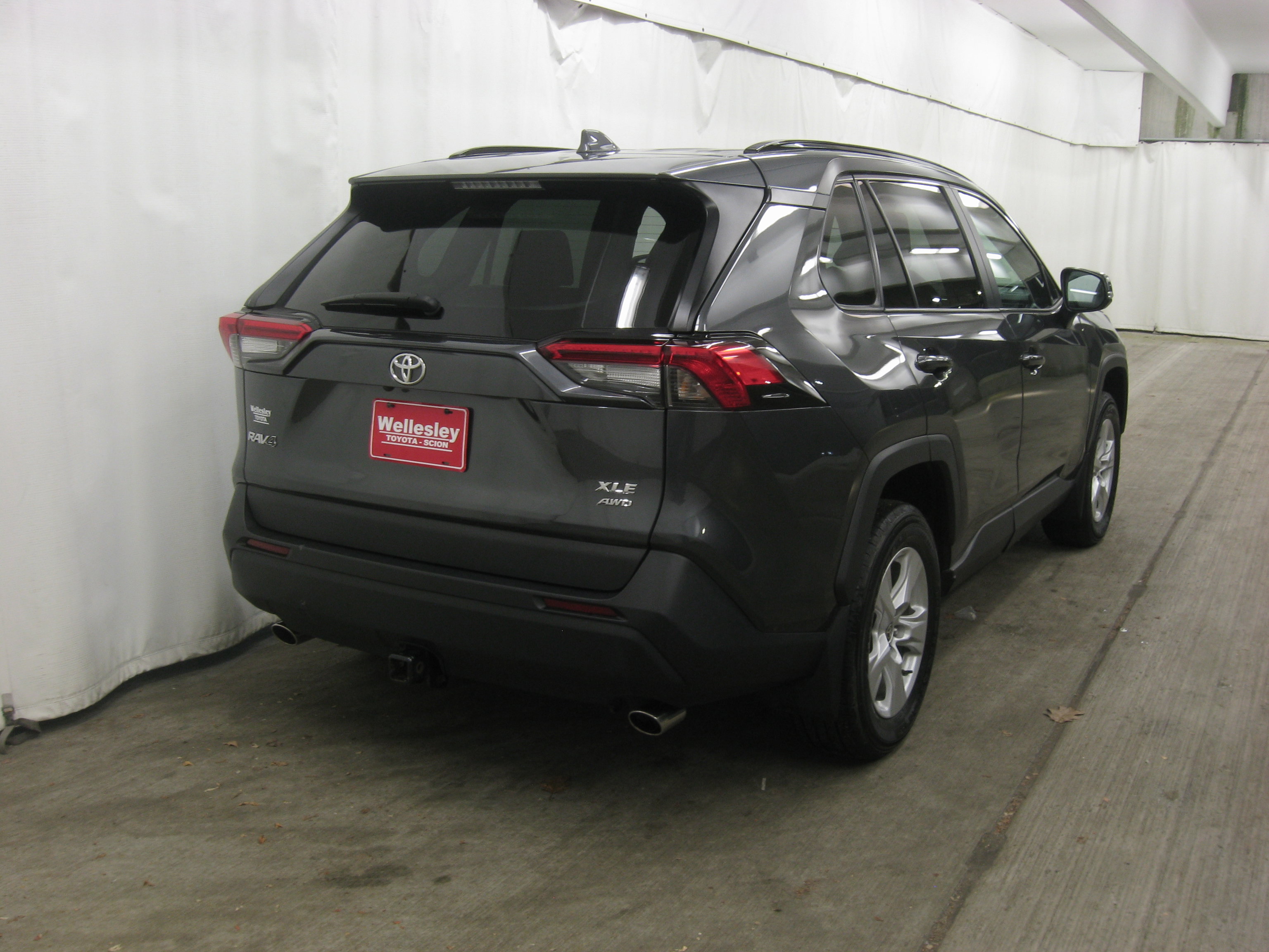 Used 2021 Toyota RAV4 XLE w/ Convenience Package image 7