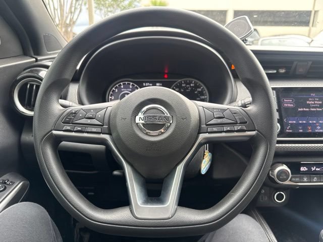 Used 2018 Nissan Kicks SV FWD image 16